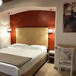德尼蒂斯住宿加早餐酒店 4*